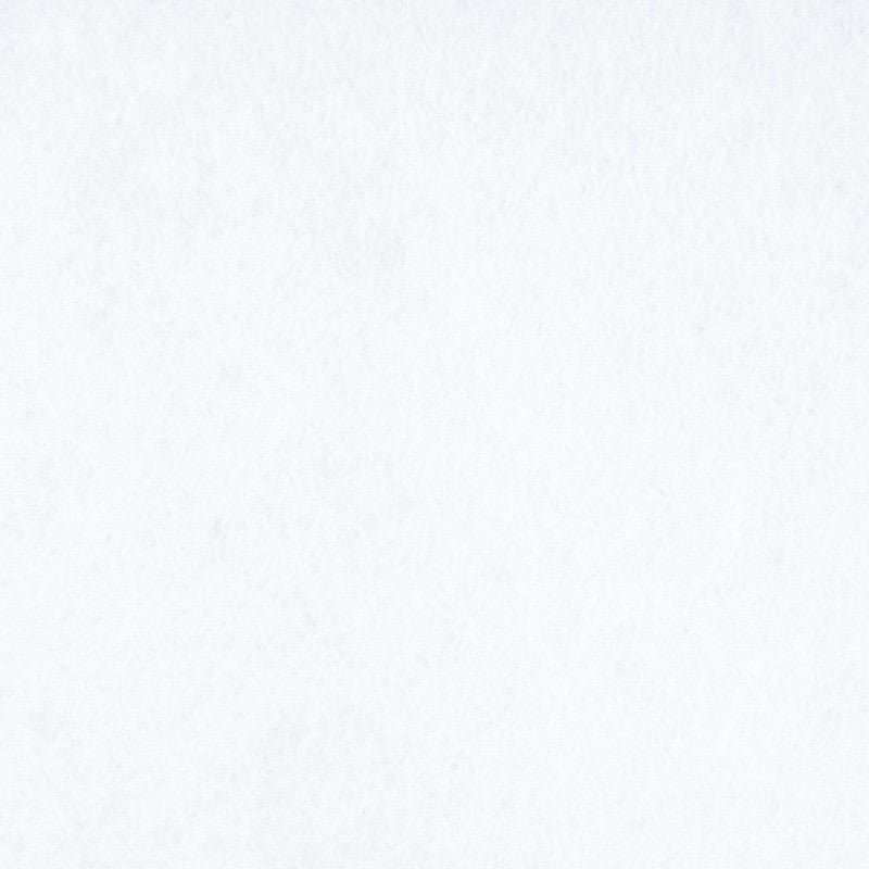 Detailaufnahme von weißem Dekorfilz mit sichtbarer Oberflächenstruktur