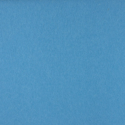 Detailaufnahme von hellblauem Designfilz mit sichtbarer Oberflächenstruktur
