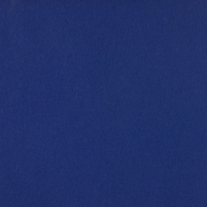 Detailaufnahme von dunkelblauem Designfilz mit sichtbarer Oberflächenstruktur