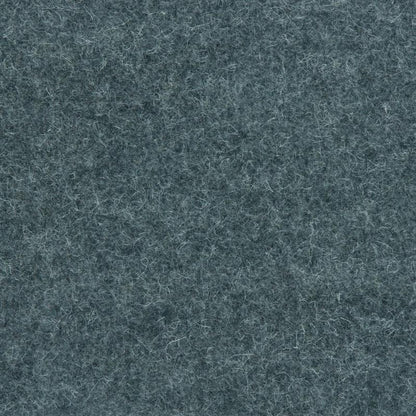 Detailaufnahme von anthrazitgrauem Designfilz mit sichtbarer Oberflächenstruktur