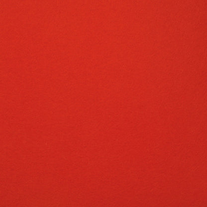 Detailaufnahme von feuerrotem Designfilz mit sichtbarer Oberflächenstruktur