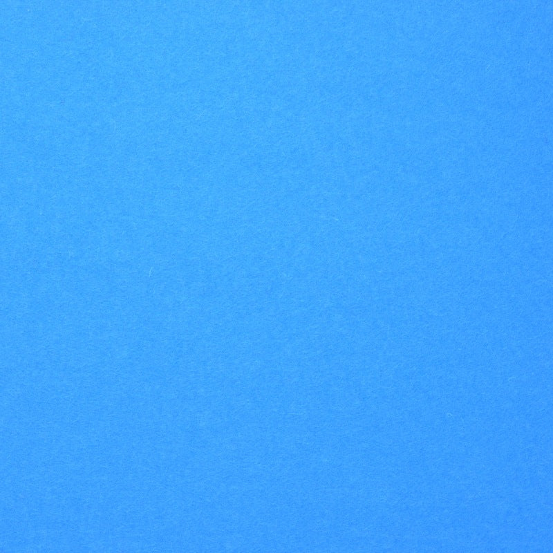 Detailaufnahme von himmelblauem Designfilz mit sichtbarer Oberflächenstruktur