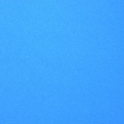 Detailaufnahme von himmelblauem Designfilz mit sichtbarer Oberflächenstruktur