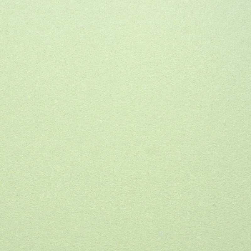 Detailaufnahme von salbeigrünem Designfilz mit sichtbarer Oberflächenstruktur