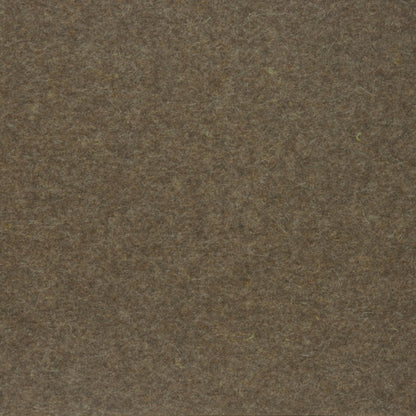 Detailaufnahme von dunkelbraunem Sattelfilz mit sichtbarer Oberflächenstruktur